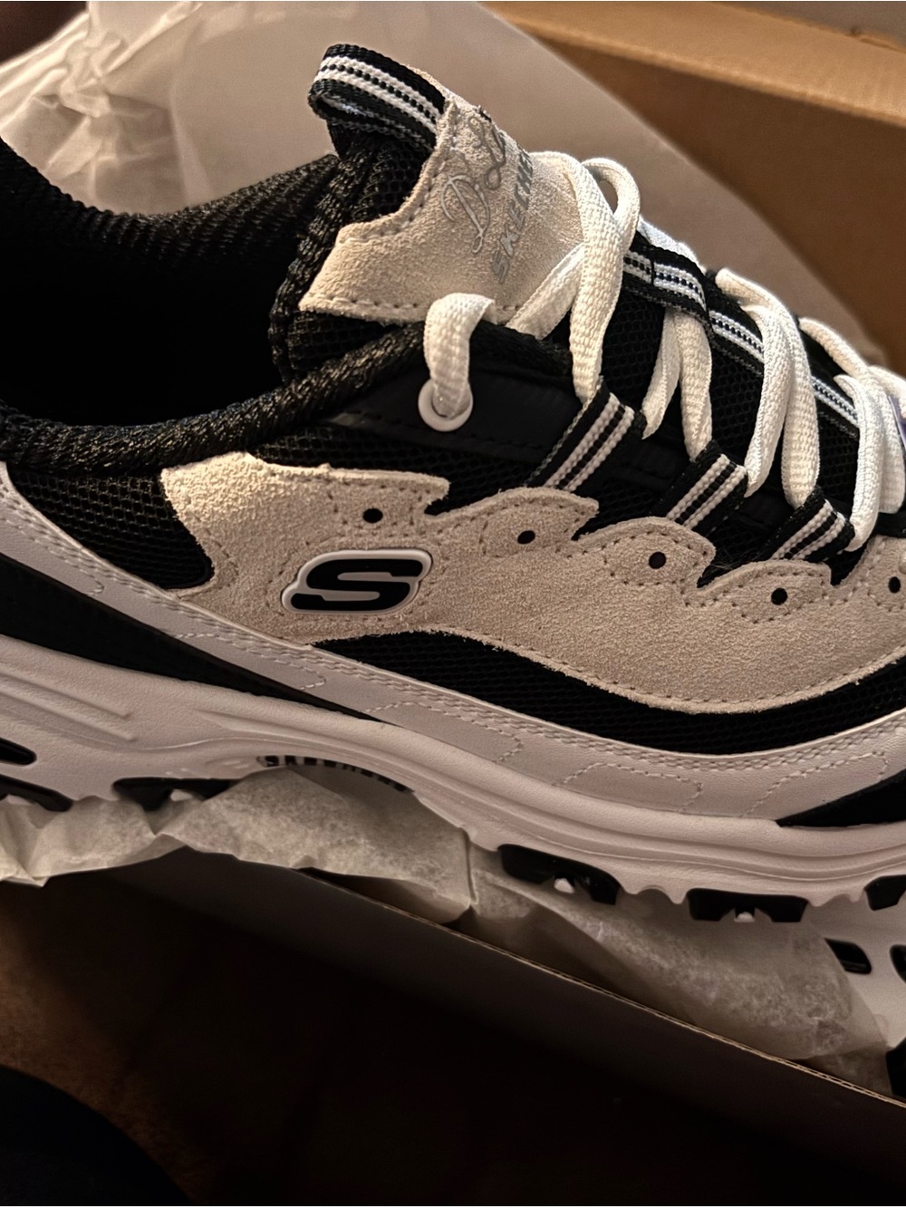 Skechers womens Black & cream Chunky Lace-Up Sneakers